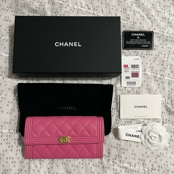 CHANEL 19C CLASSIC FLAP WALLET - Picture 6 of 8